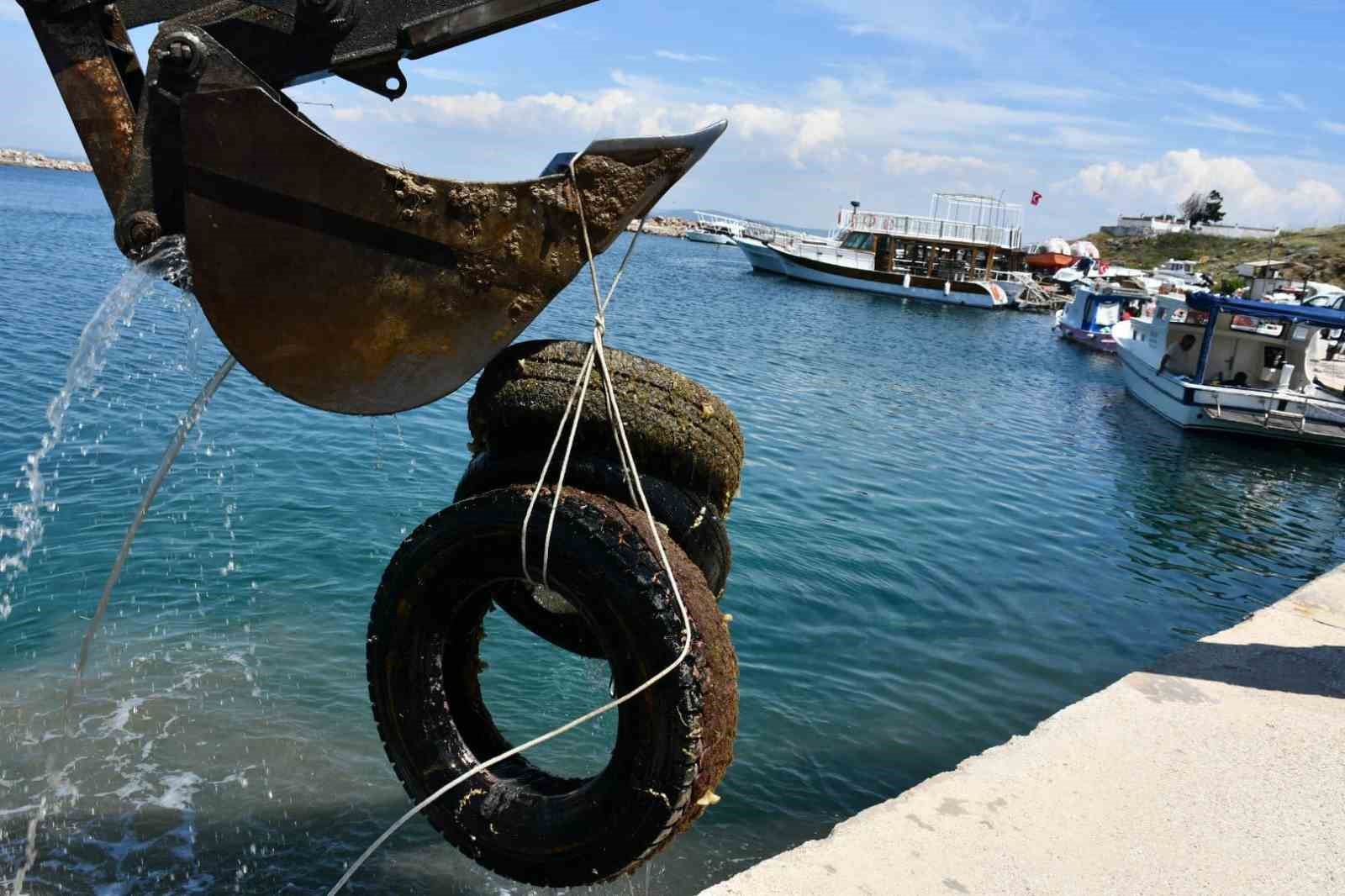 Bozcaada Limanı’nda Çevre Günü Temizliği