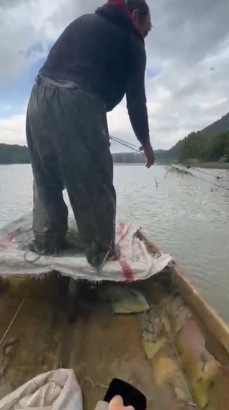 Kovada G&ouml;l&uuml;&rsquo;nde ka&ccedil;ak avcılara 176 bin TL ceza uygulandı, ekipmanlara el konuldu
