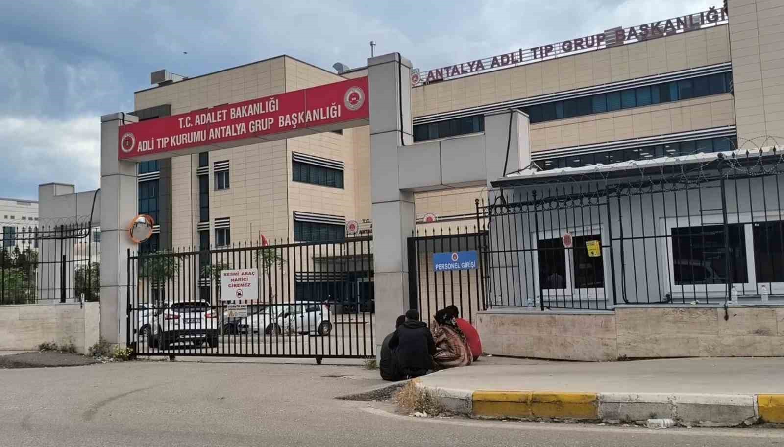 Oyun oynarken balkondan düşen küçük çocuğun cenazesi gözyaşları içinde teslim alındı