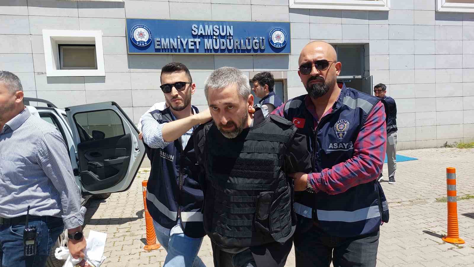 Berber koltuğunda kardeşini vuran ağabey susma hakkını kullandı