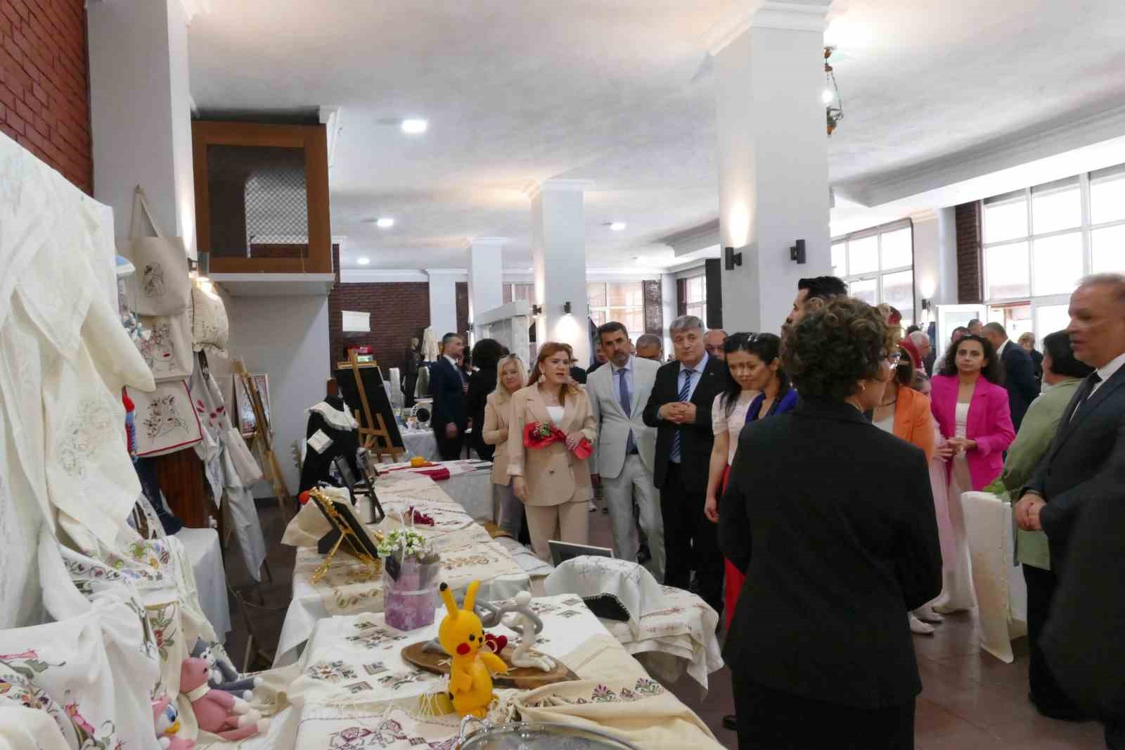 Kilimli Halk Eğitim Merkezi Müdürlüğü’nden yıl sonu sergisi