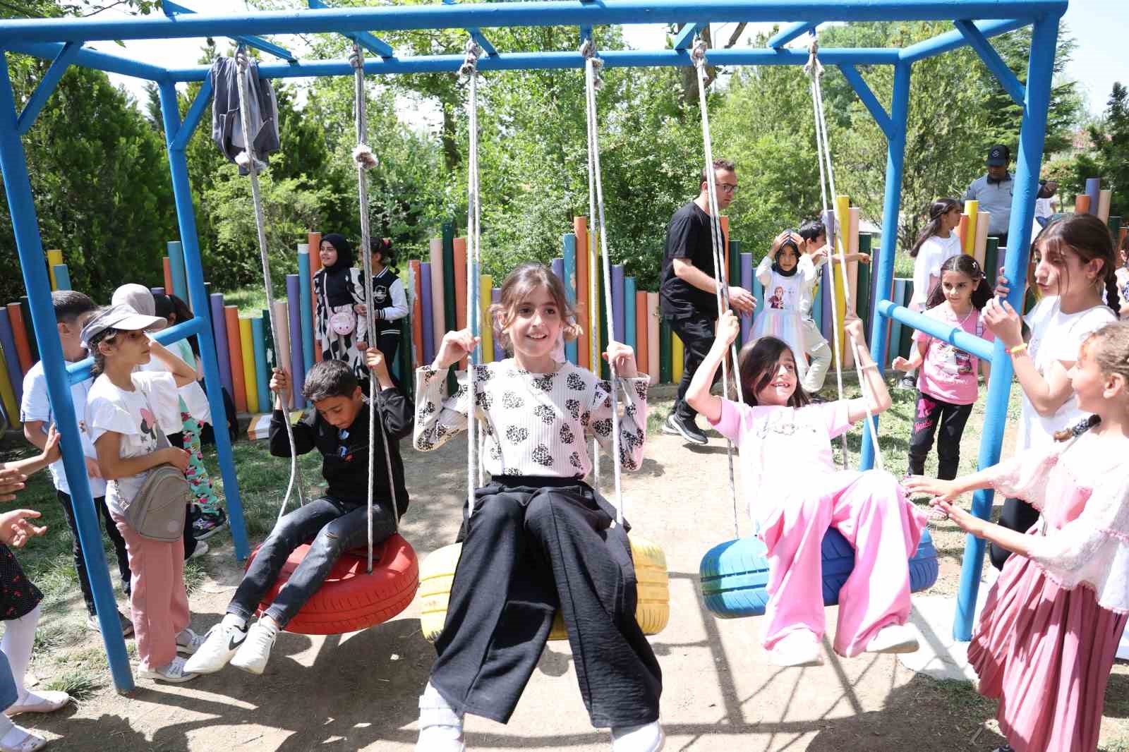 Elazığ’da çocuklar Geri Dönüşüm Parkı’nda doyasıya eğlendi