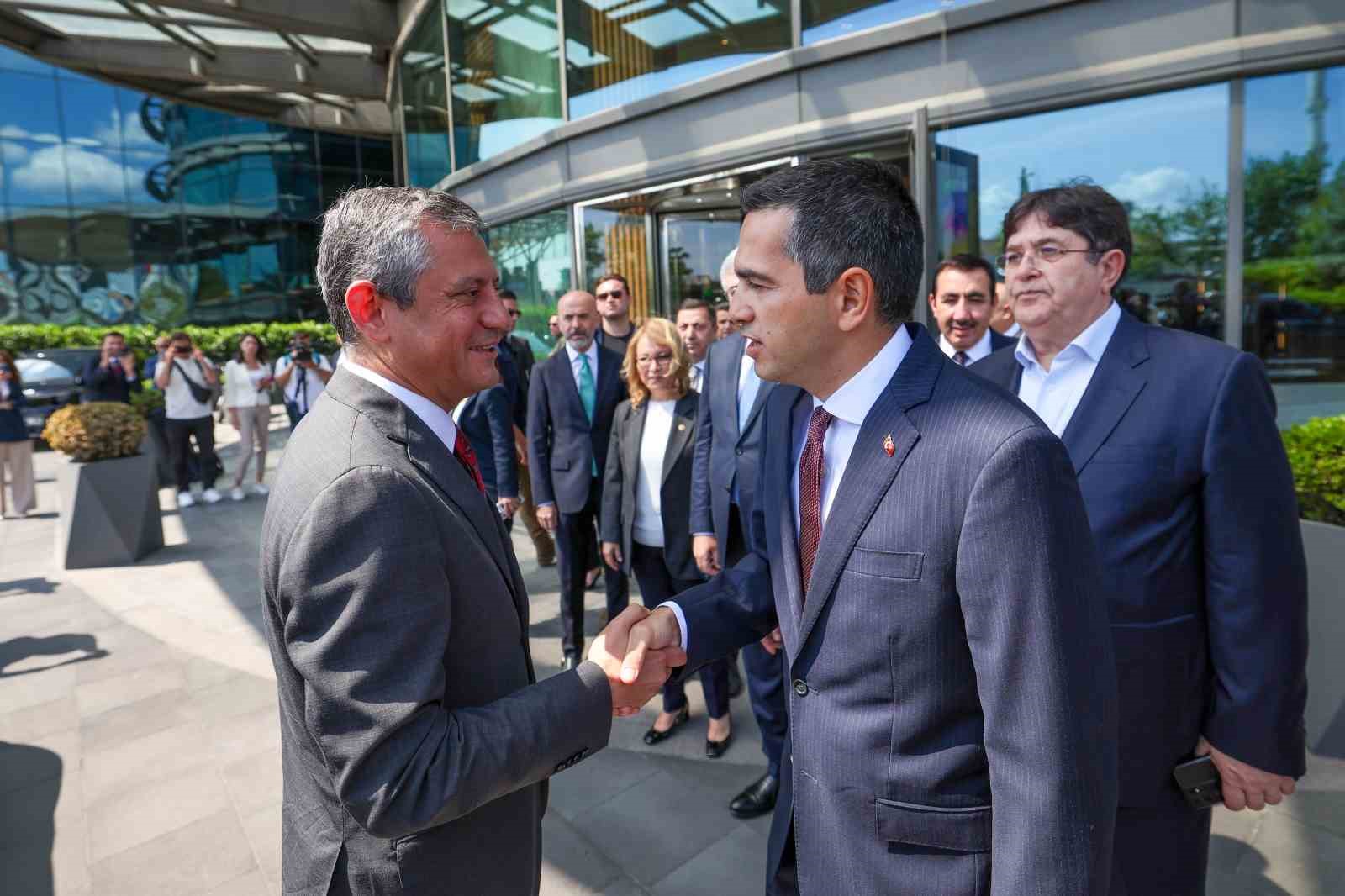 CHP Genel Başkanı Özgür Özel TİSK’i ziyaret etti