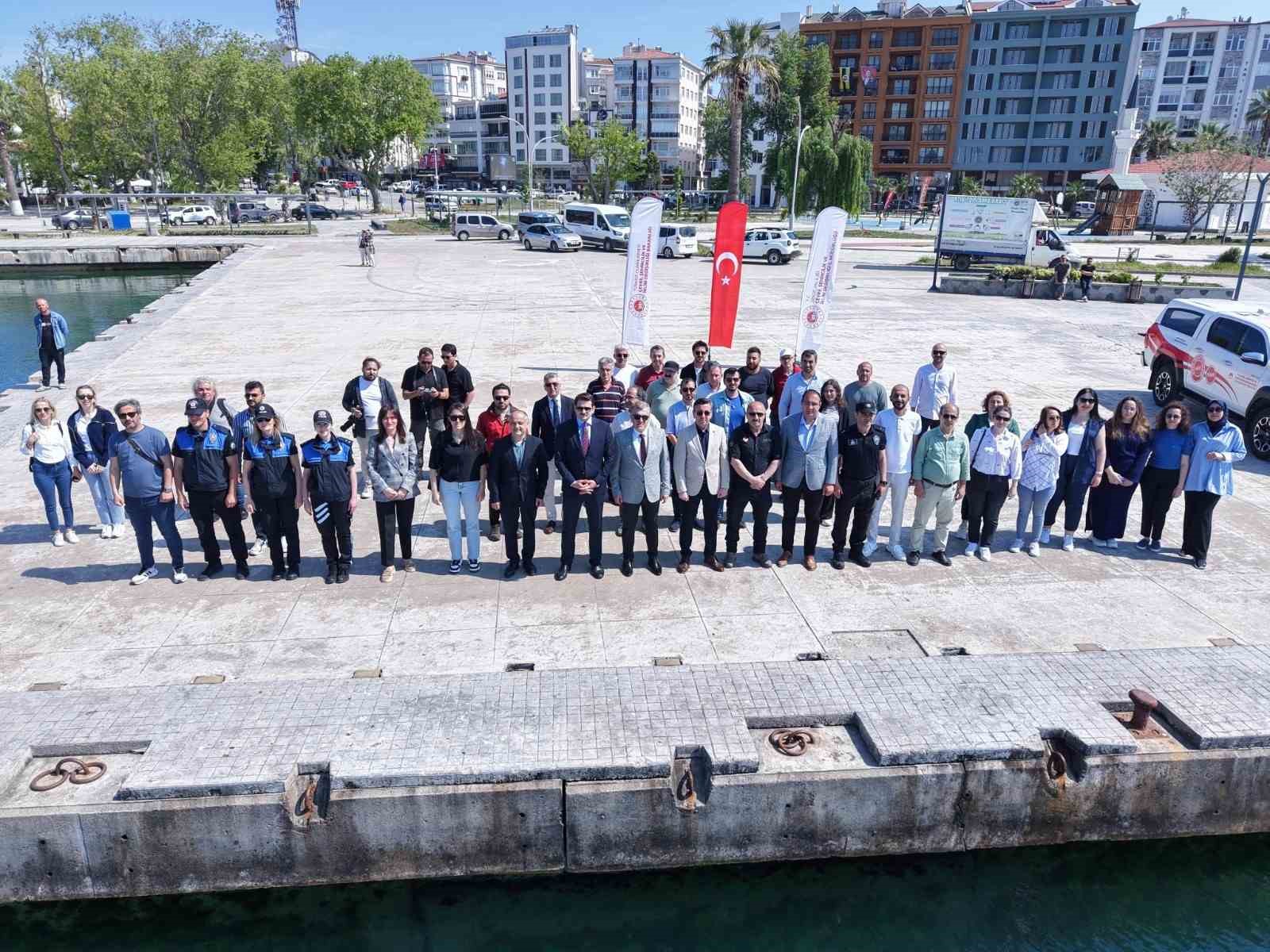 Sinop’ta deniz altından atık malzemeler çıkarıldı
