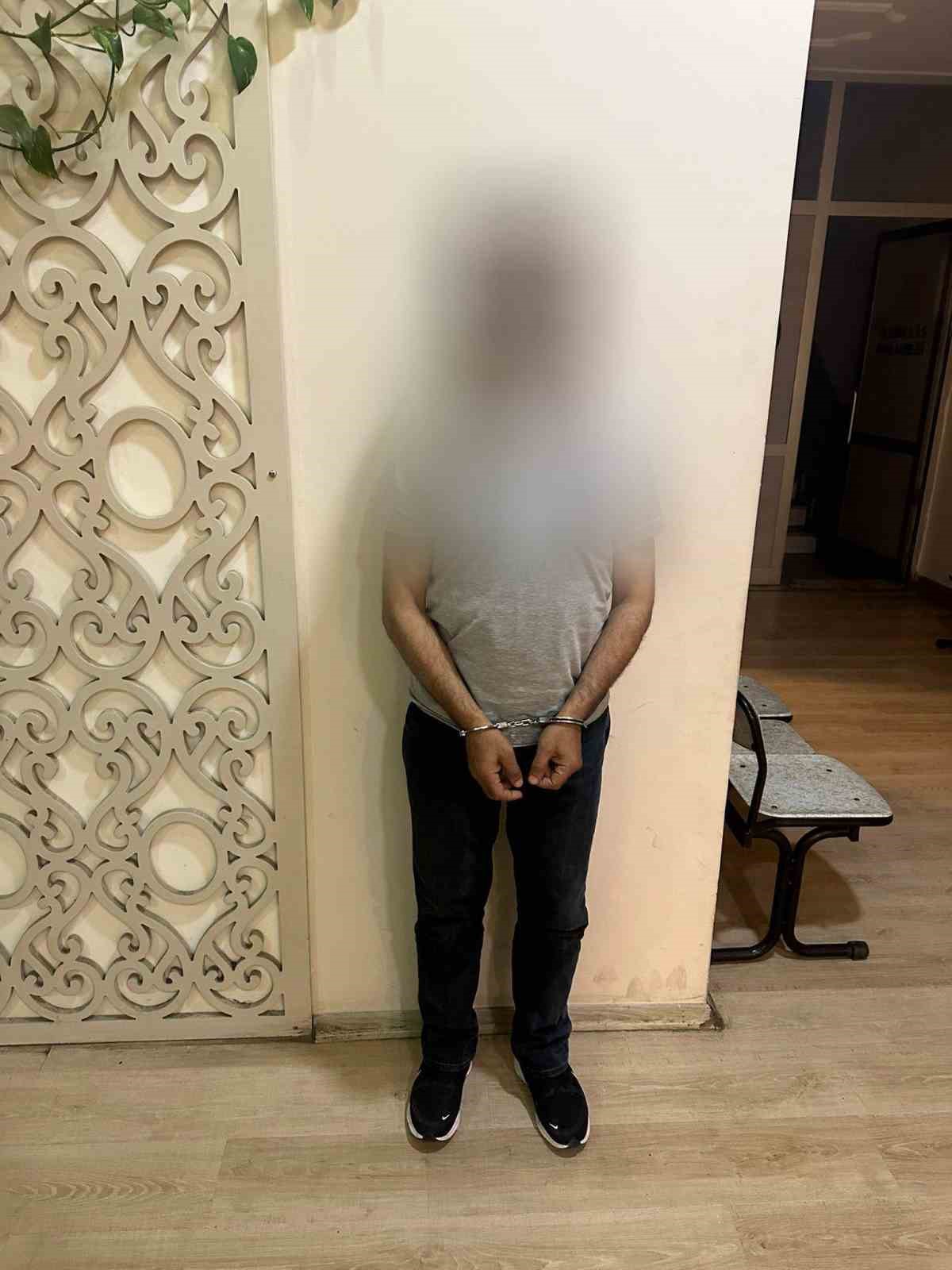 Bursa&rsquo;da 27 yıl hapis cezasıyla aranan ş&uuml;pheliye baca deliğinden operasyon yaptılar
