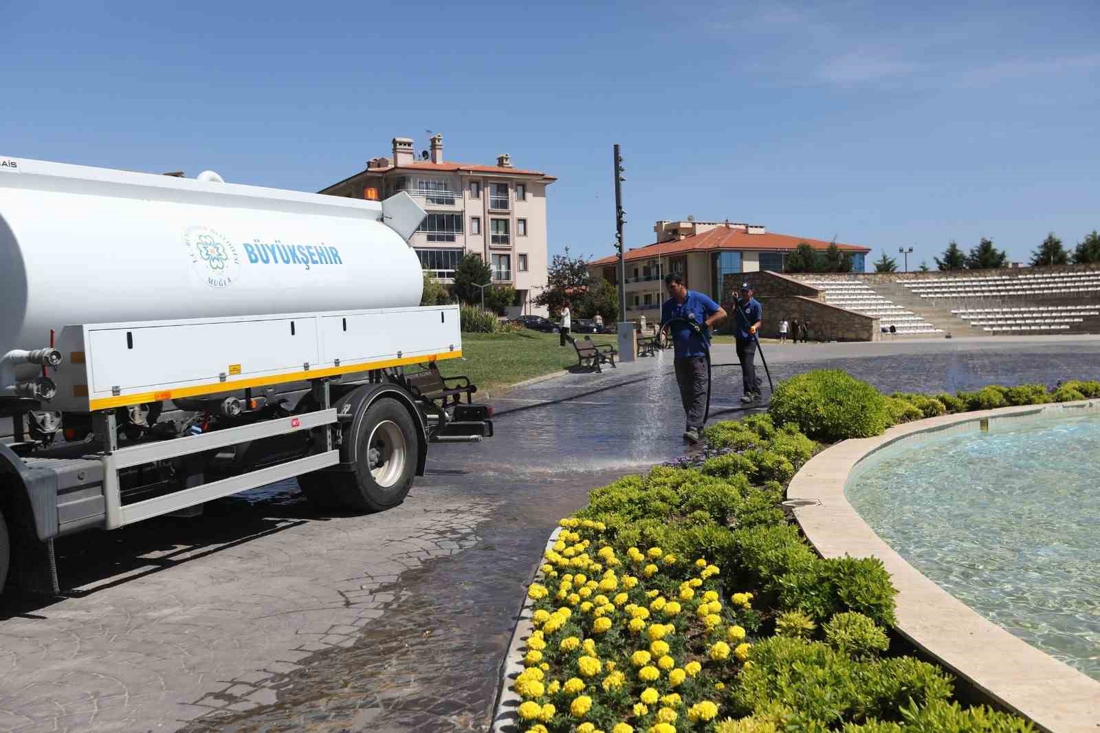 Muğla B&uuml;y&uuml;kşehir Belediyesi&rsquo;nden 13 il&ccedil;ede temizlik seferberliği
