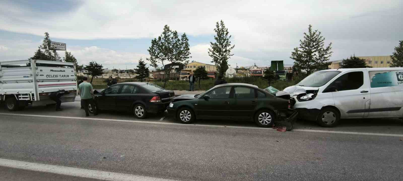 Afyonkarahisar’da zincirleme kaza: 4 araç çarpıştı (İHA)