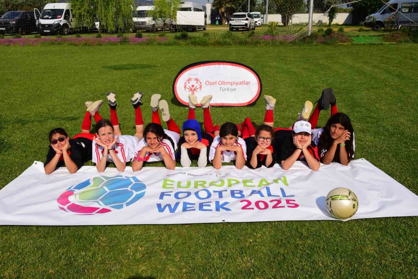 160 özel sporcu İzmir Bayındır’da yeşil sahada buluştu