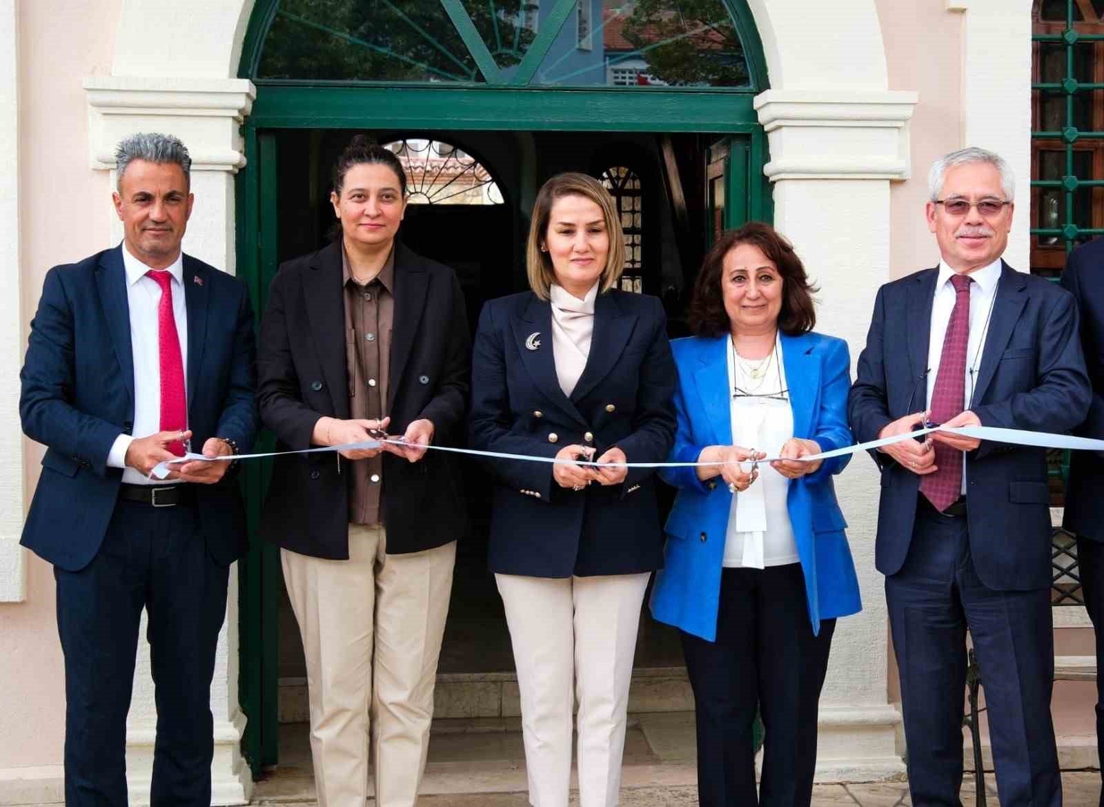 ‘İz Bırakanlar’ sergisi sanatseverle buluştu