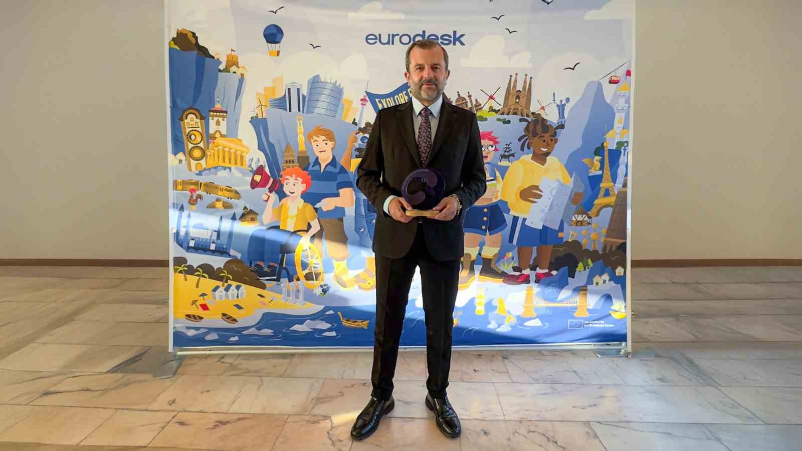 G&uuml;rsu&rsquo;ya bir &ouml;d&uuml;l daha
