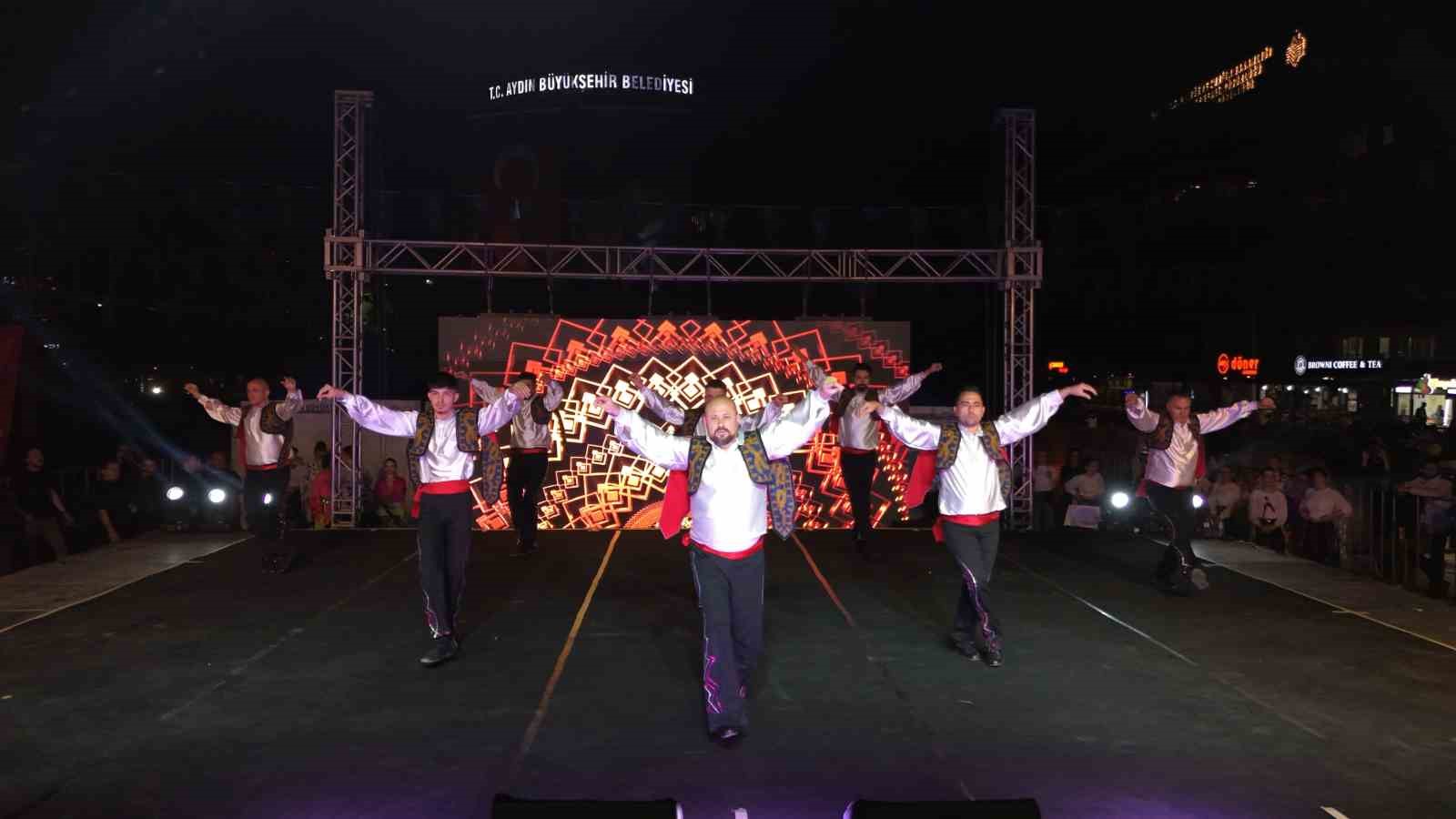 Büyükşehir’in öğrencileri gösterileriyle beğeni topladı