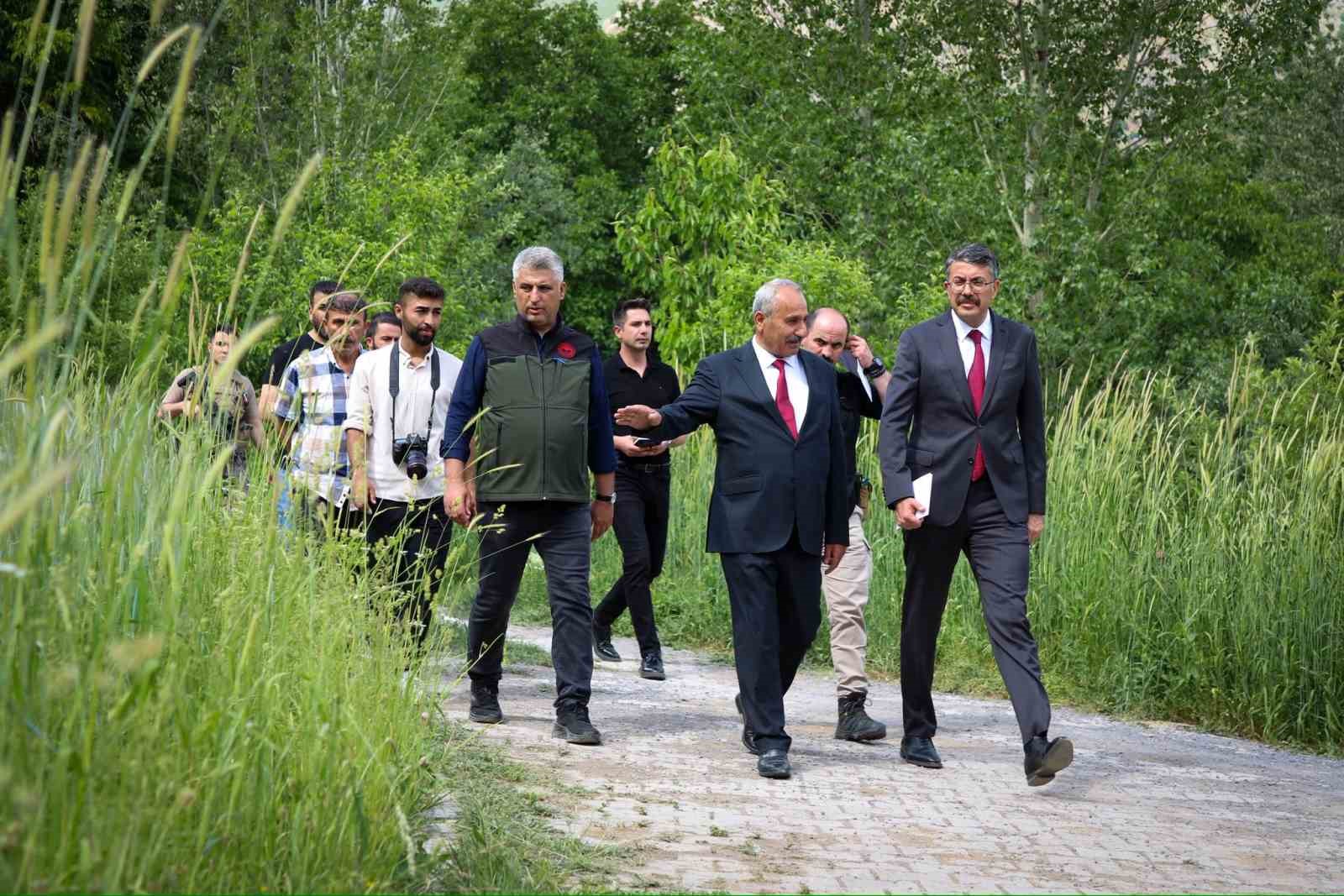 Vali Ali &Ccedil;elik: "Bu toprakları birlikte yeşerteceğiz"
