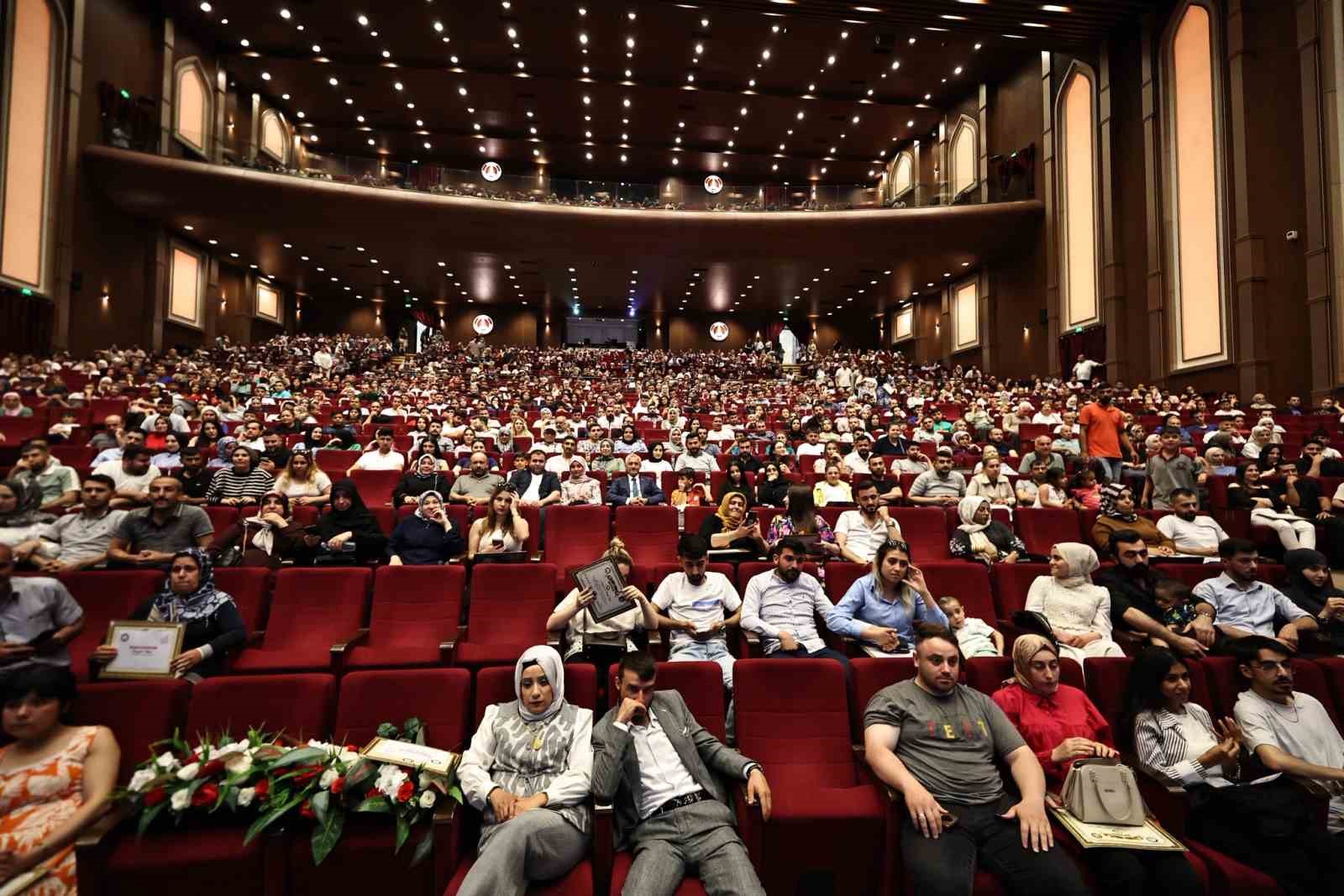 Evlilik Okulu’nda eğitim gören bin 120 çift daha sertifikasını aldı