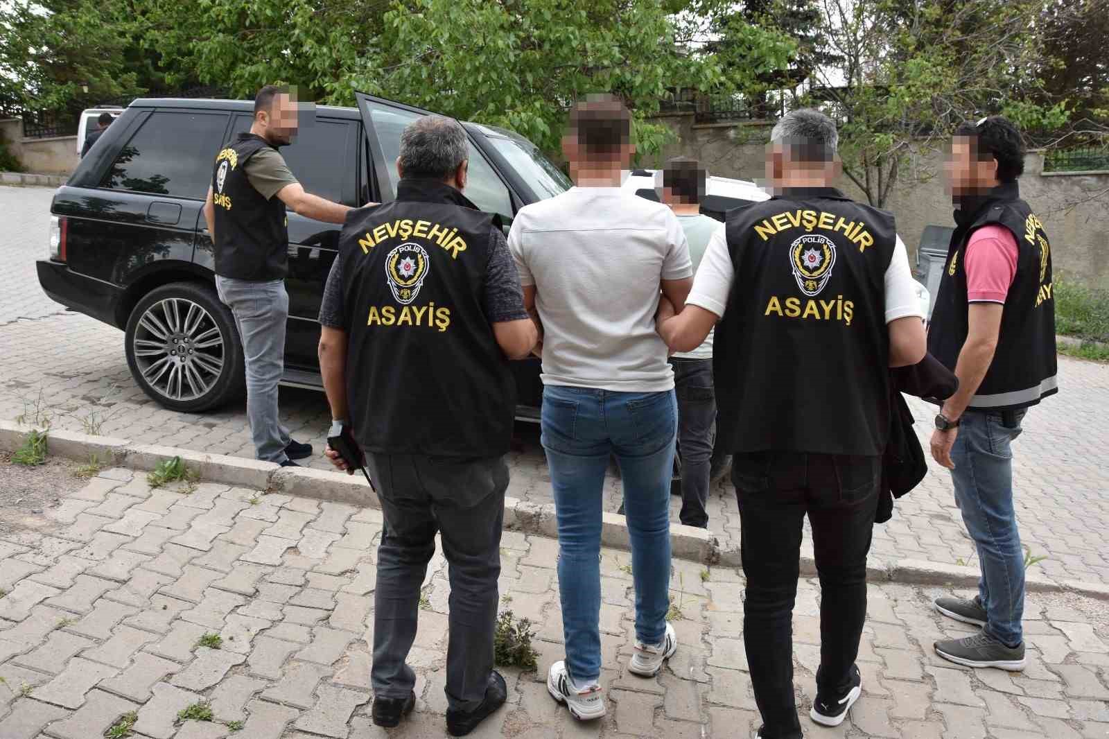 Masaj salonuna fuhuş operasyonu: 3 gözaltı