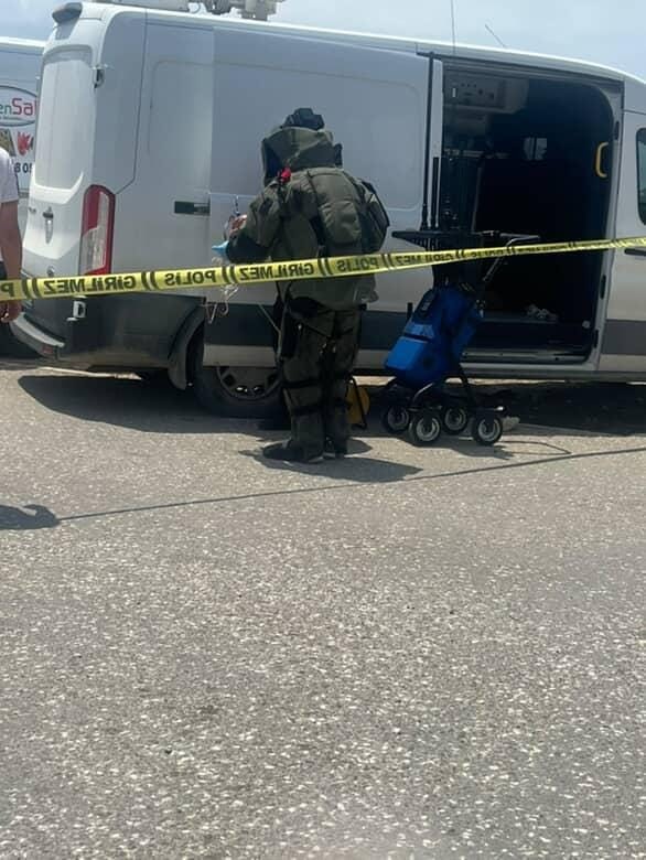 F&uuml;nyeyle patlatılan ş&uuml;pheli valizden kıyafet &ccedil;ıktı
