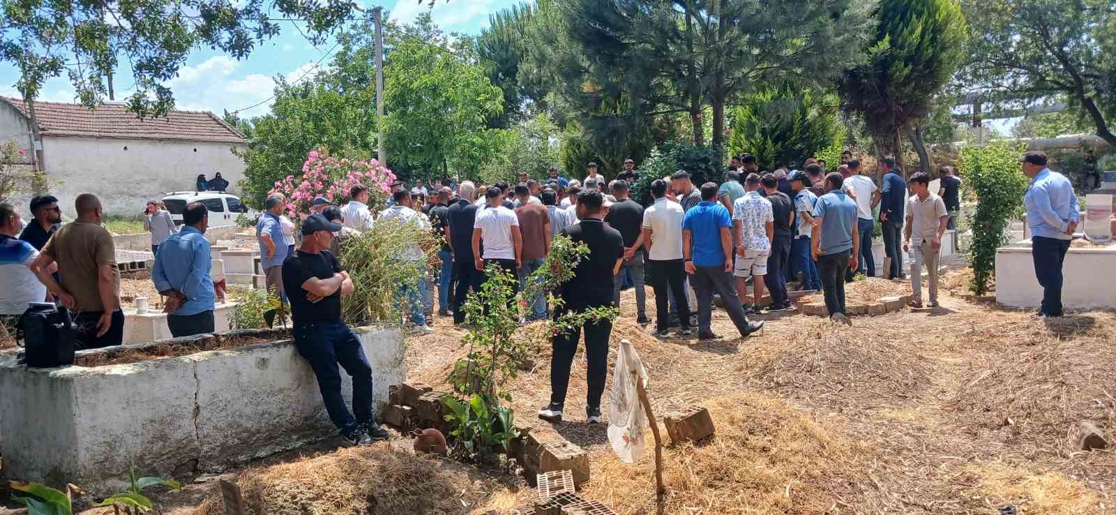 Minik Enes toprağa verildi