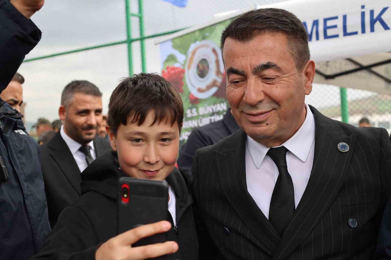 B&uuml;nyan&rsquo;da 2. Geleneksel Yaz Şenliği coşkusu
