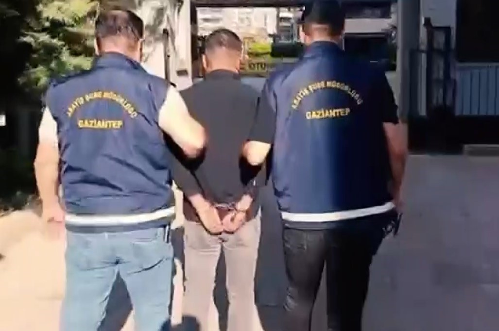 Gaziantep&rsquo;te kurşunlama-kundaklama ş&uuml;phelilerine dev operasyon: 8 g&ouml;zaltı
