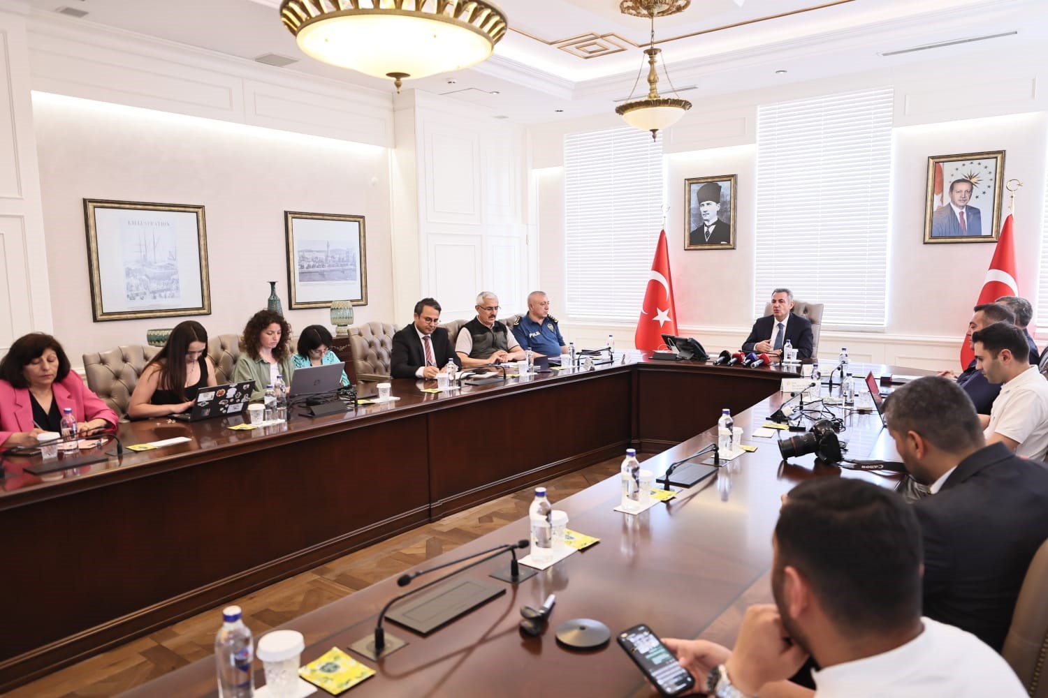 İzmir’de yangın riskine karşı ormanlara giriş yasaklandı
