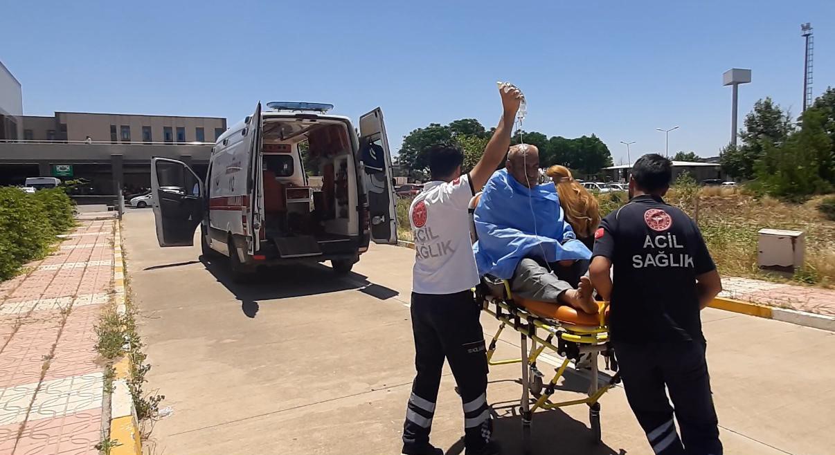 Diyarbakır’da çatıda yaktıkları ateşi söndürmeye çalışan çiftin vücudunda yanıklar oluştu