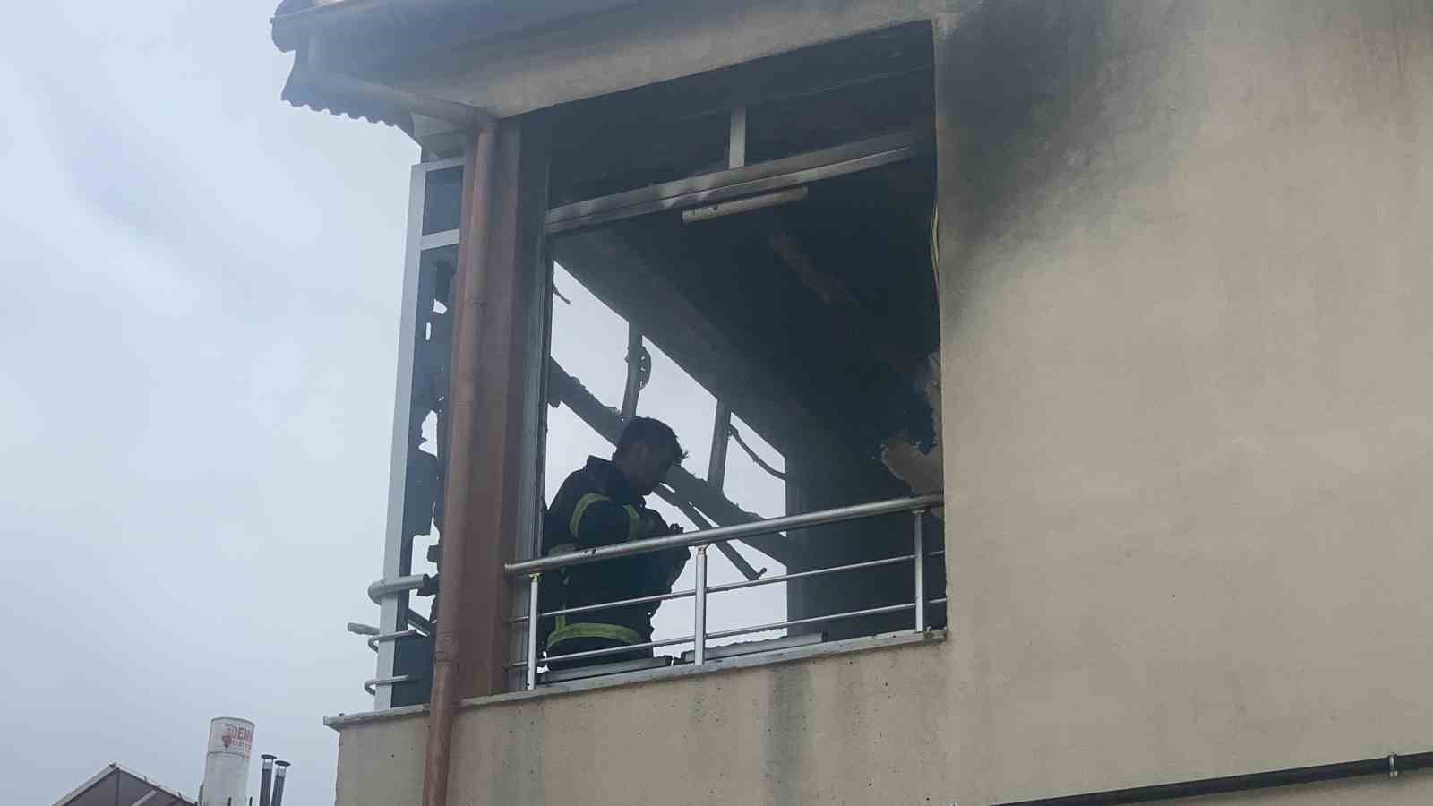 Karaman’da boşandığı eşi ile tartışan öfkeli koca bezinle evini yaktı