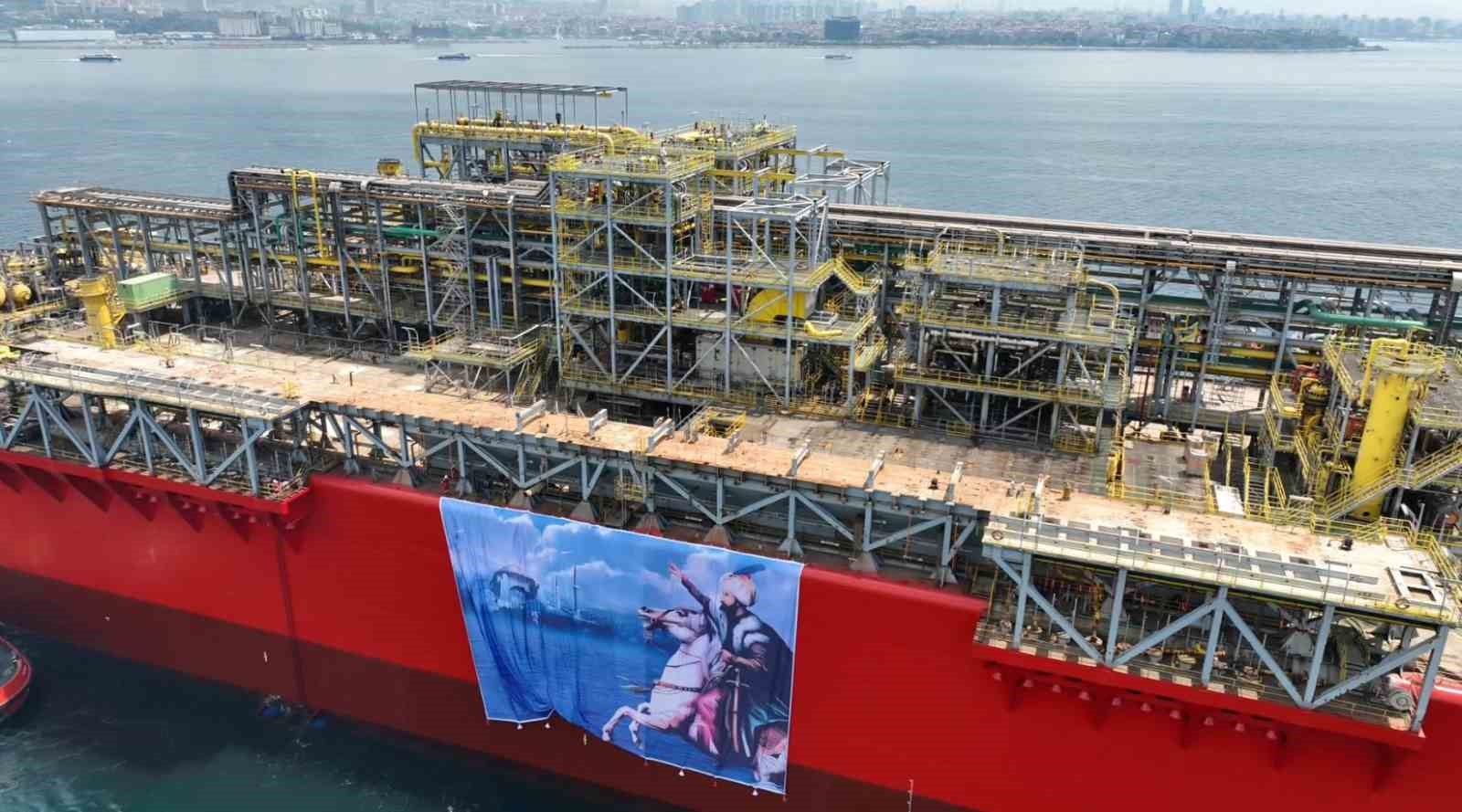 ‘Osman Gazi’ platformunun 15 Temmuz Şehitler Köprüsü’nden geçişi dron ile görüntülendi