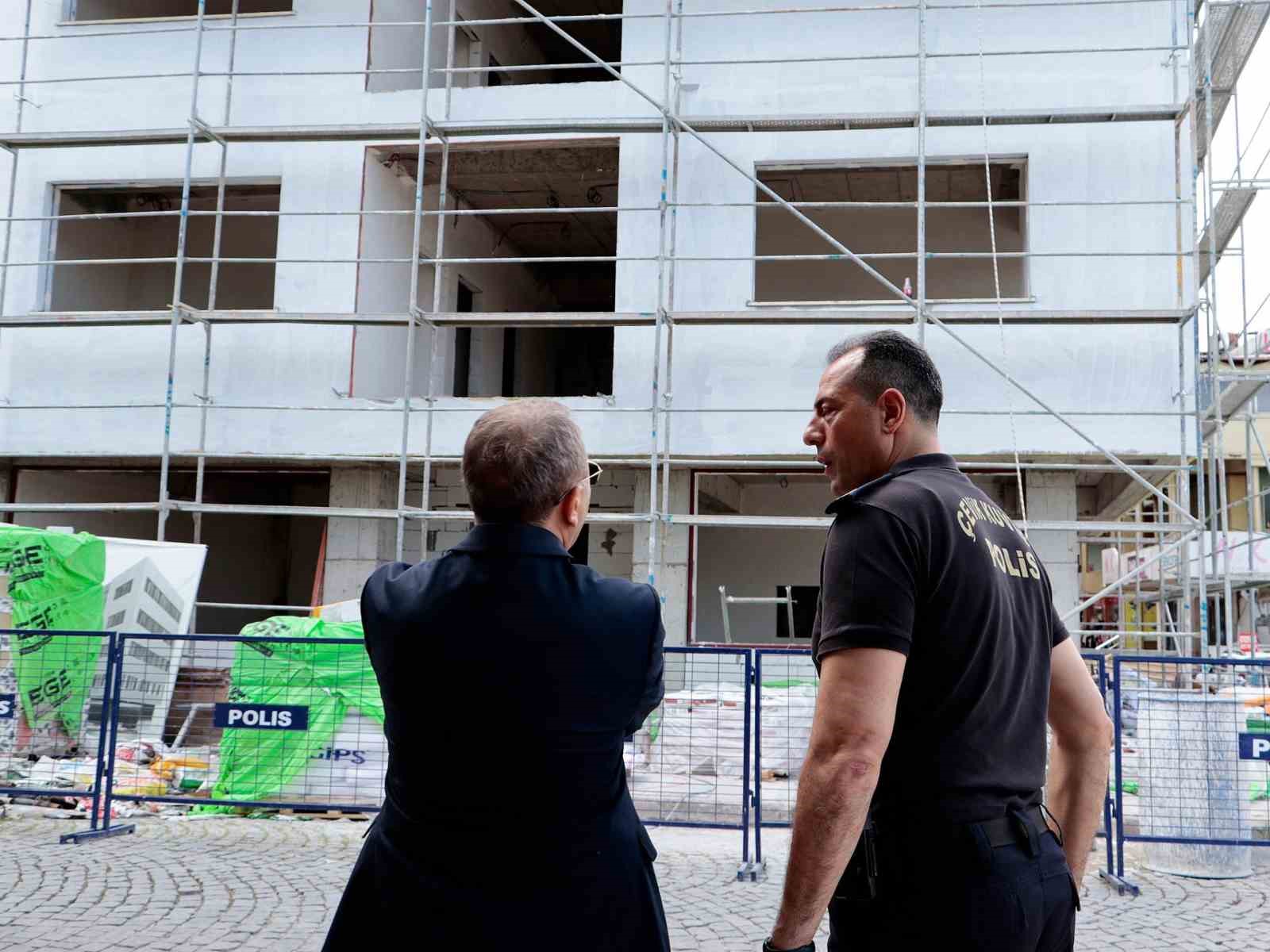 Emniyet Müdürü Kenan Kurt, Biga’da yapımı devam eden Emniyet Müdürlüğü binasında incelemelerde bulundu