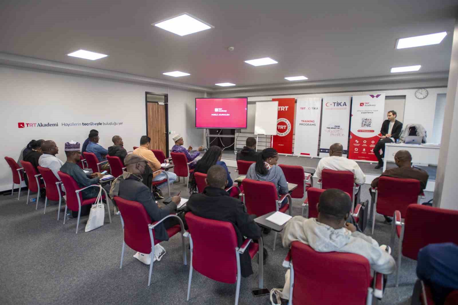 Ankara’da Nijerya ve Mozambikli gazetecilere dijital medya eğitimi