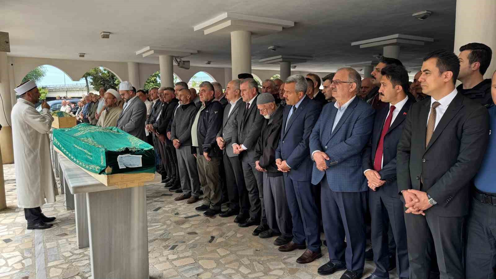 Bakan Osman Aşkın Bak&rsquo;ın amcası son yolculuğuna uğurlandı
