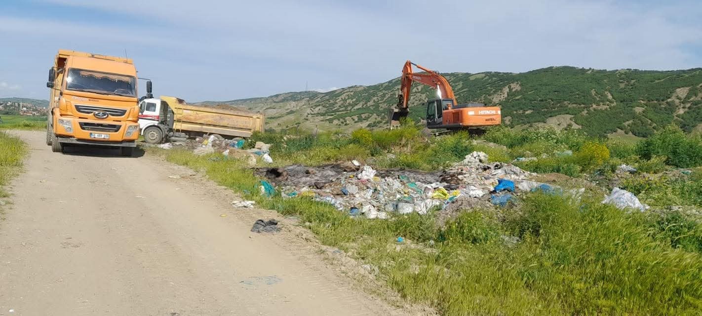 &Ouml;z&uuml;kavak Belediyesi vahşi depolama alanı rehabilitasyon &ccedil;alışmasını başlattı
