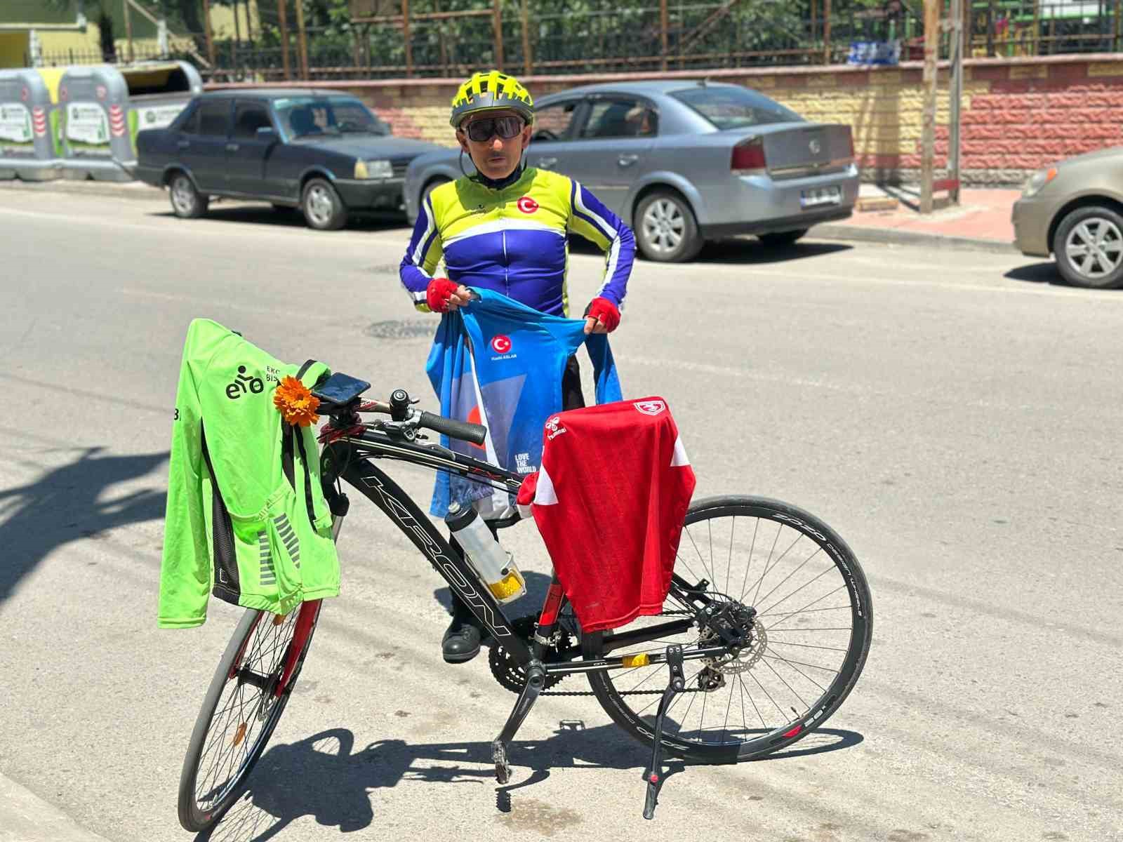 Hasbi Aslan, 70 yaşında gençlere taş çıkarıyor