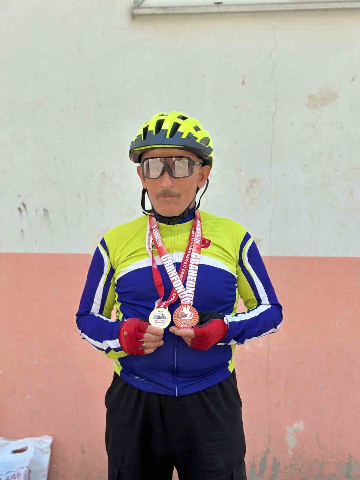 Hasbi Aslan, 70 yaşında gen&ccedil;lere taş &ccedil;ıkarıyor
