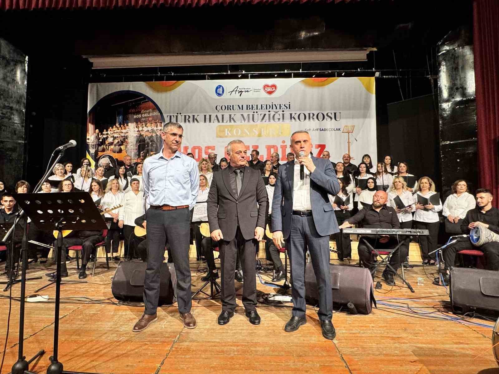 &Ccedil;orum&rsquo;da t&uuml;rk&uuml; dolu gece: Belediye korosundan muhteşem konser
