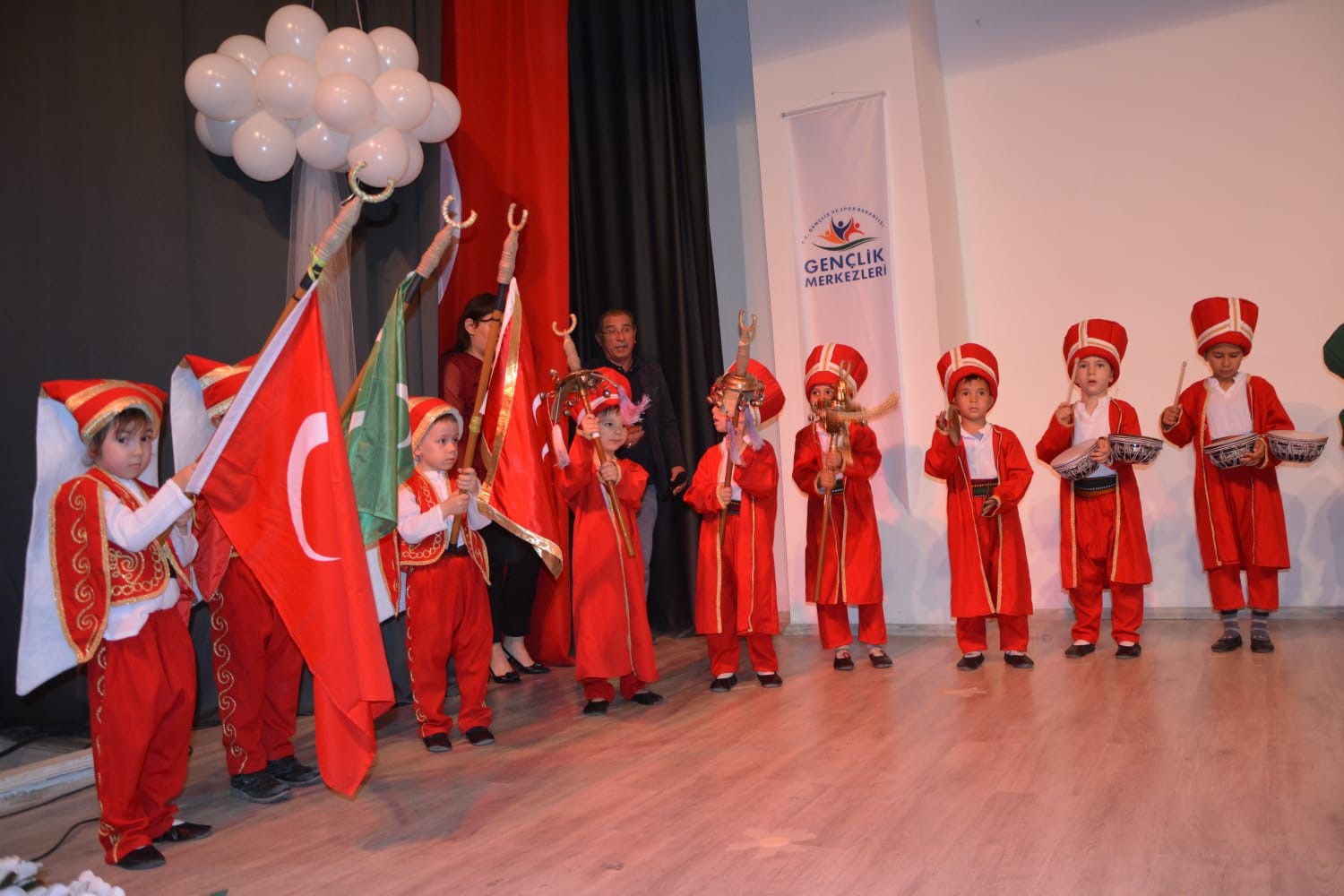 Demirci&rsquo;de Kur&rsquo;an Kursu &ouml;ğrencilerinden yıl sonu g&ouml;sterisi
