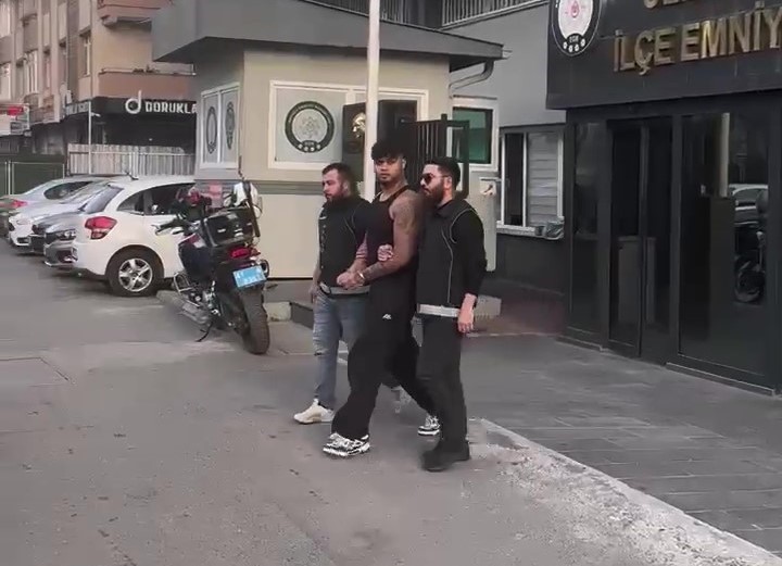 "Lvbel C5" lakaplı rapçi, tahliye kararını güvercinle kutladı