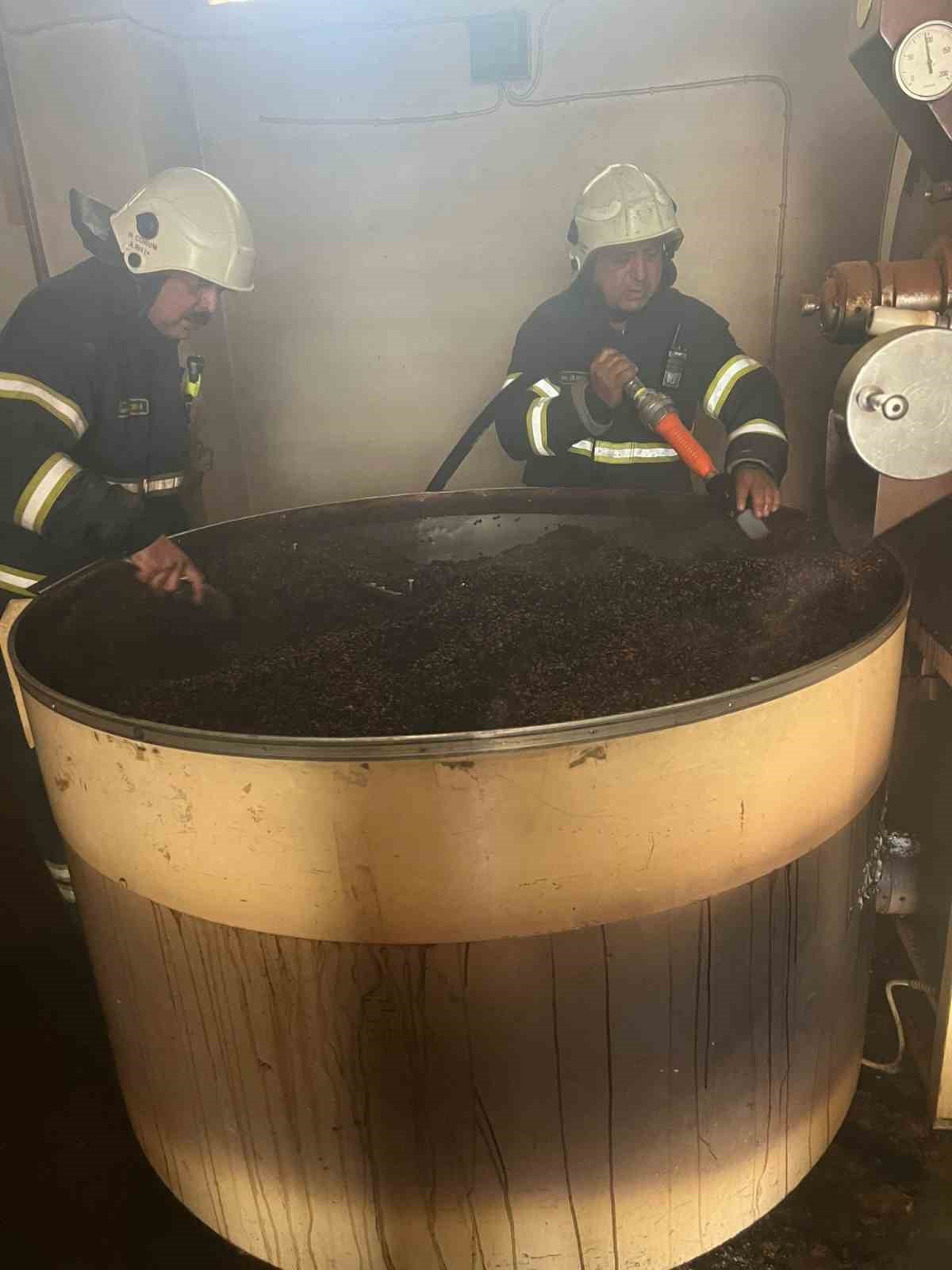 İmalathanede &ccedil;ıkan yangında 25 kilo kahve ve kavurma makinesi zarar g&ouml;rd&uuml;
