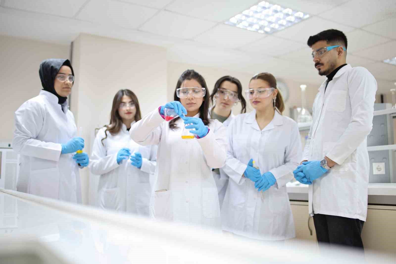 Hasan Kalyoncu &Uuml;niversitesi, girişimci ve yenilik&ccedil;i &uuml;niversiteler arasında zirveye y&uuml;kseldi
