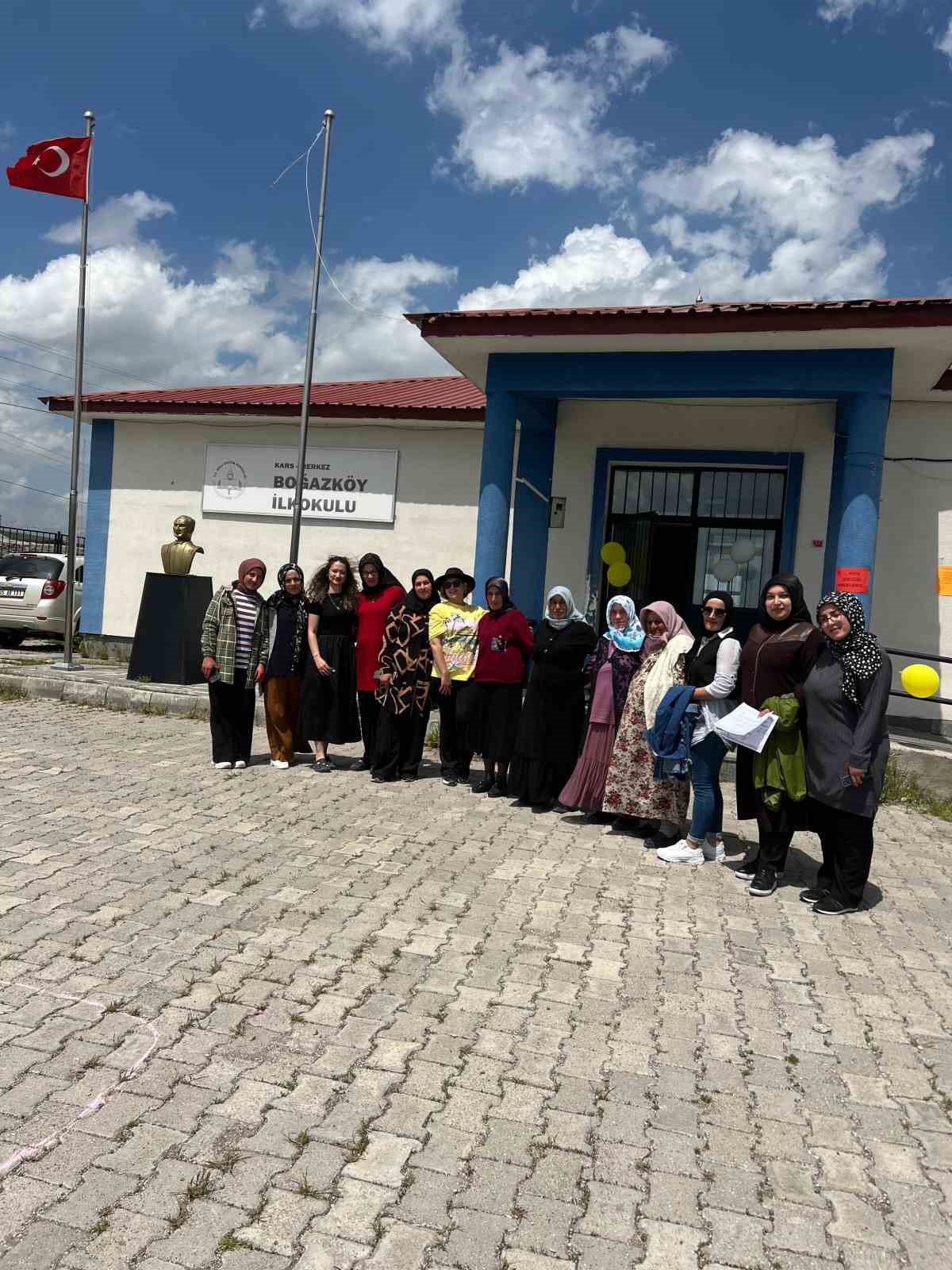 Kars&rsquo;ta 2025 Aile Yılı ve Maarif Modeli Ebeveyn Okulu eğitimi
