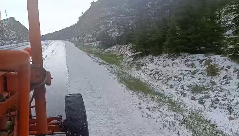 Konya-Antalya karayolunda dolu yağışı etkili oldu