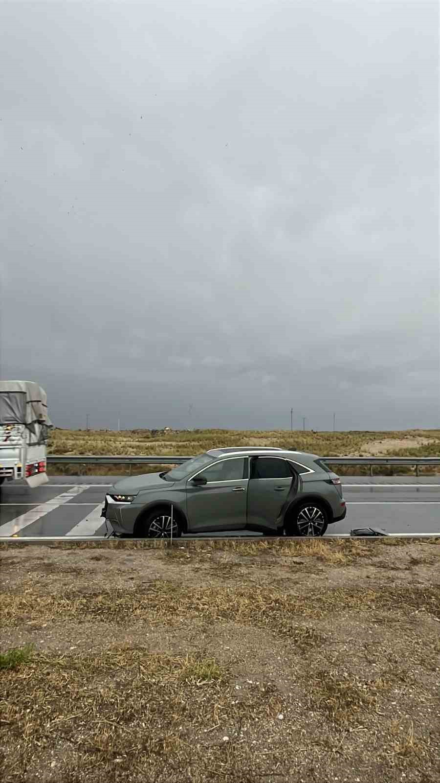 Karapınar’da otomobil refüje çarptı: 1 yaralı