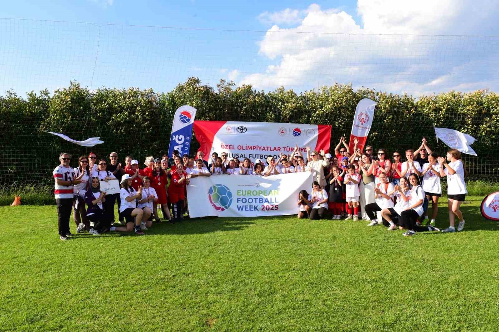 160 özel sporcu İzmir Bayındır’da yeşil sahada buluştu