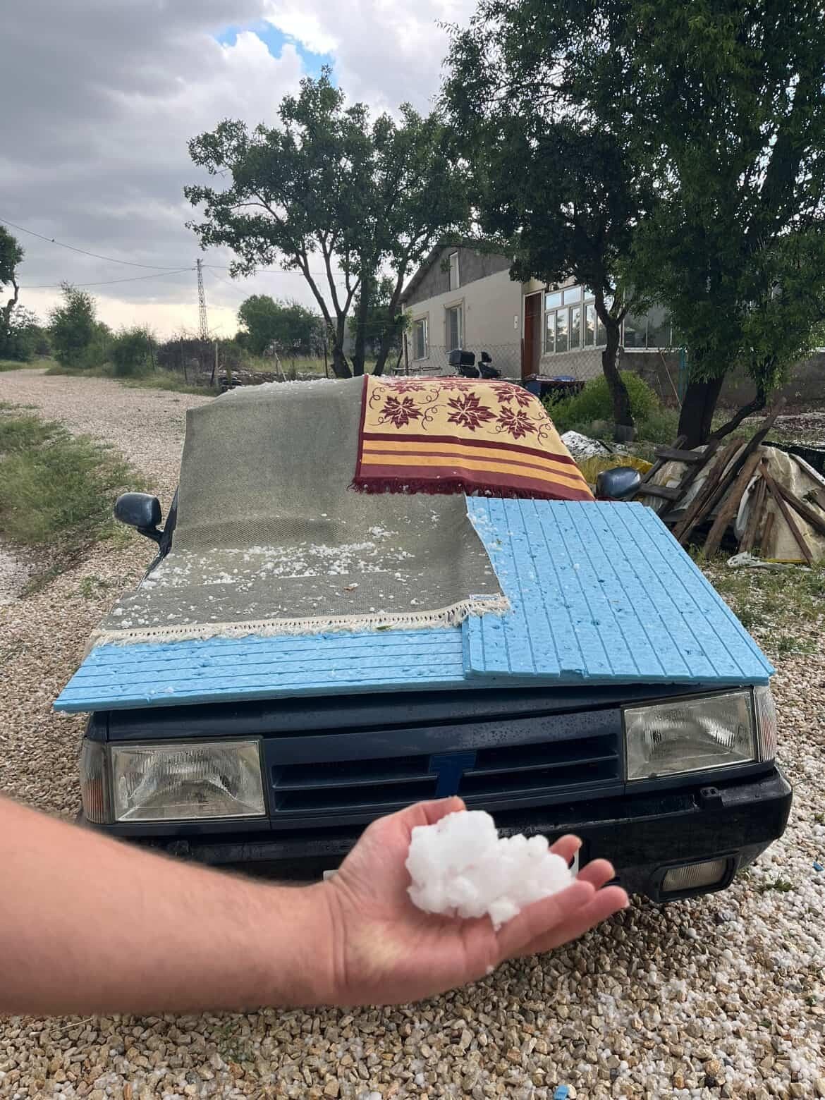 Elazığ&rsquo;ın y&uuml;ksek kesimlerinde dolu etkili oldu
