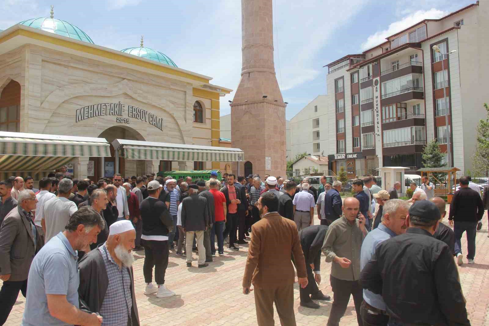 Sivas’ta rahatsızlanan ilkokul öğrencisi hayatını kaybetti