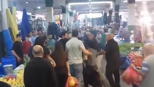 Pazarcı esnafı tarafından kızının yanında darp edildi