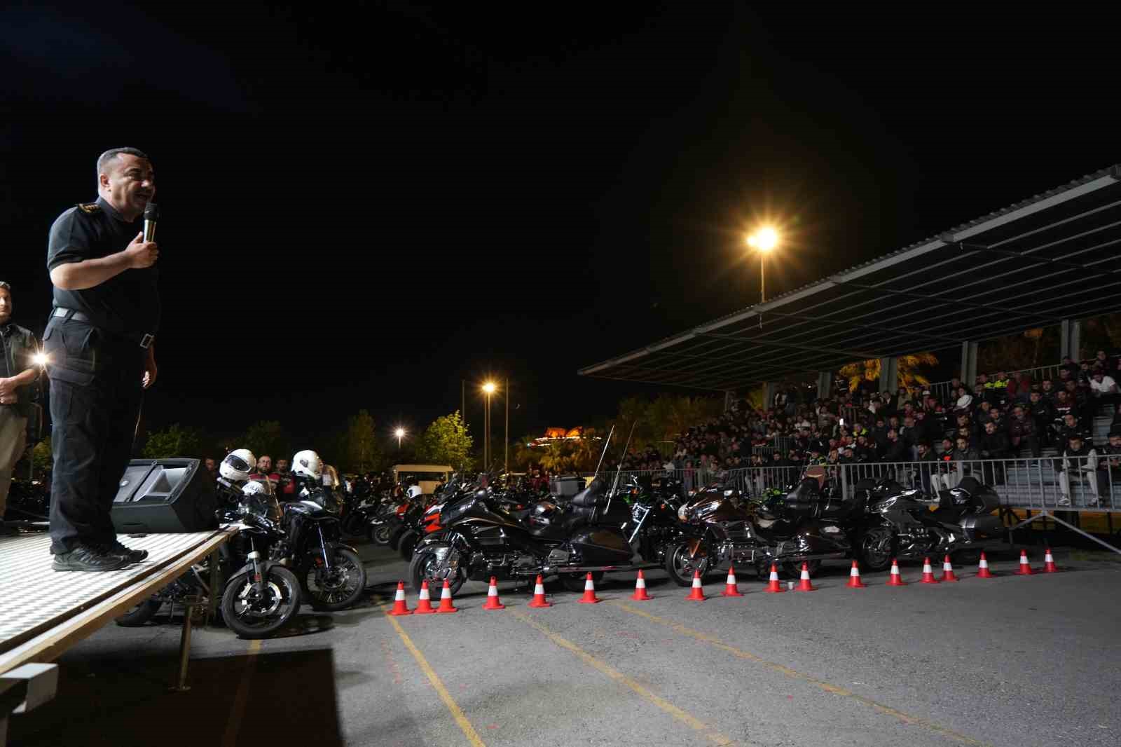 Emniyet Müdürü Arıbaş motosiklet sürücülerine seslendi: "Samsun’da kask duyarlılığı oluşturalım"