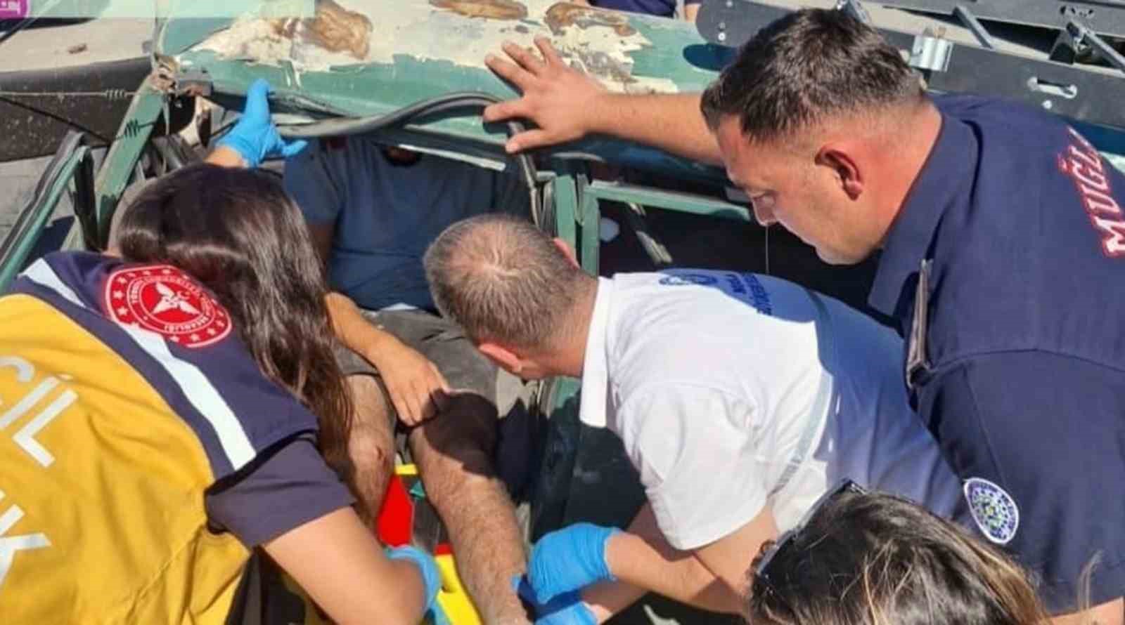 İtfaiye ekipleri araçta sıkışan kişiyi kurtardı - İhlas Haber Ajansı