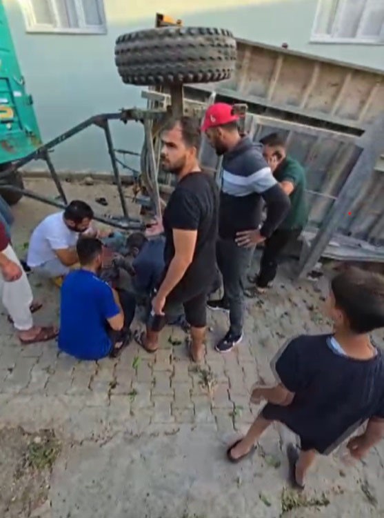 Saman yüklü römorkun altında kalan 1 kişi öldü