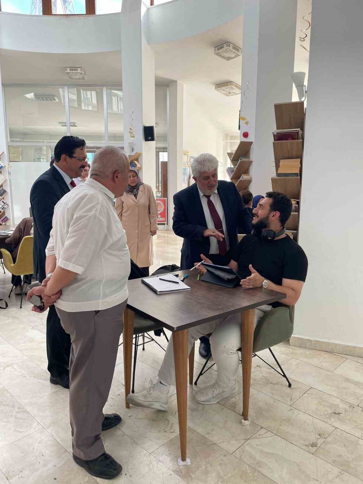 Diyanet yetkililerinden Afyonkarahisar Diyanet Gen&ccedil;lik Merkezi&rsquo;ne ziyaret
