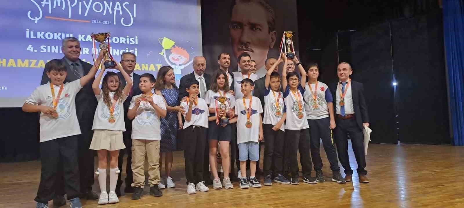 Denizlili öğrenciler zeka oyunlarının en başarılı okulu seçildi
