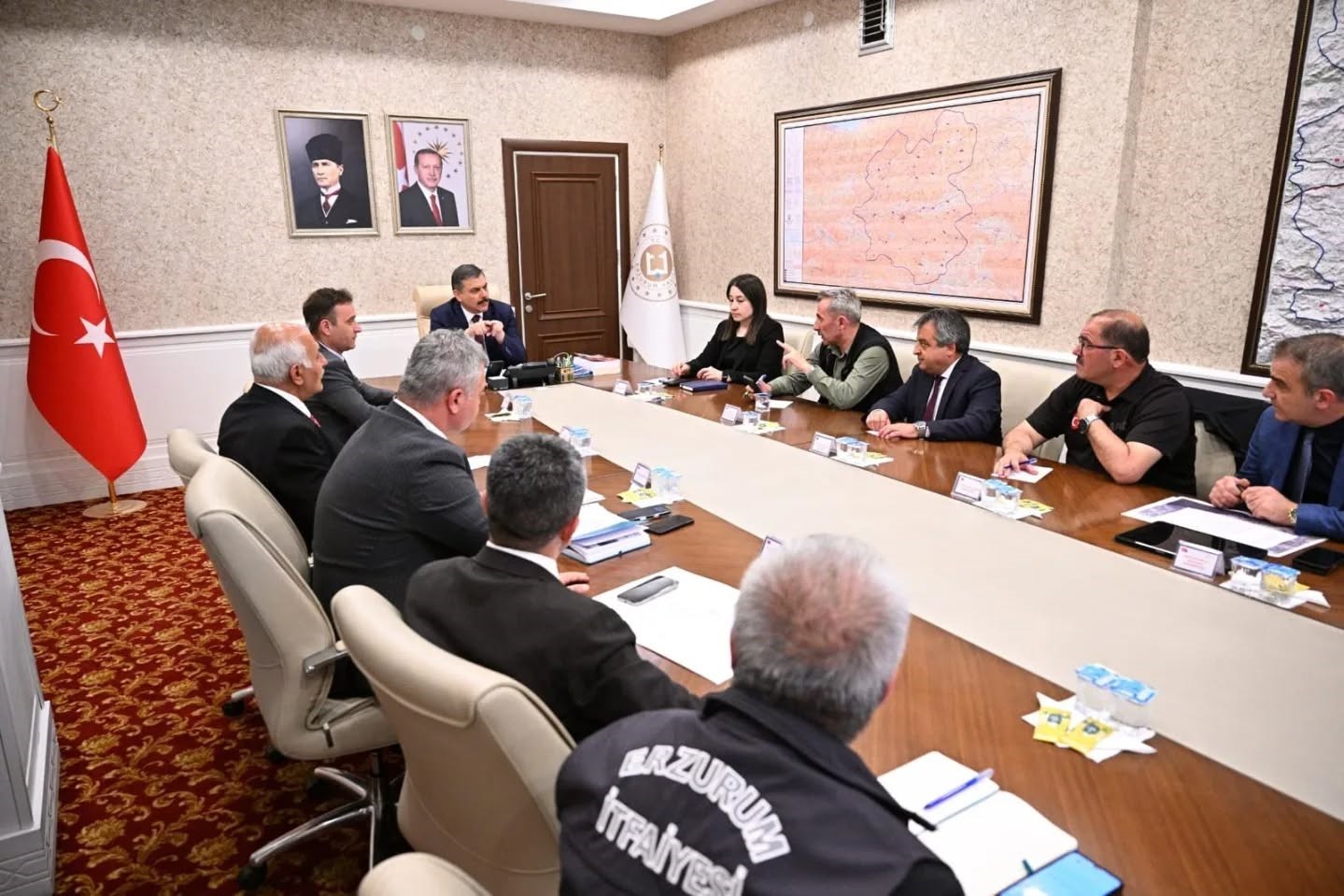 Uzundere’deki toprak kayması mercek altında